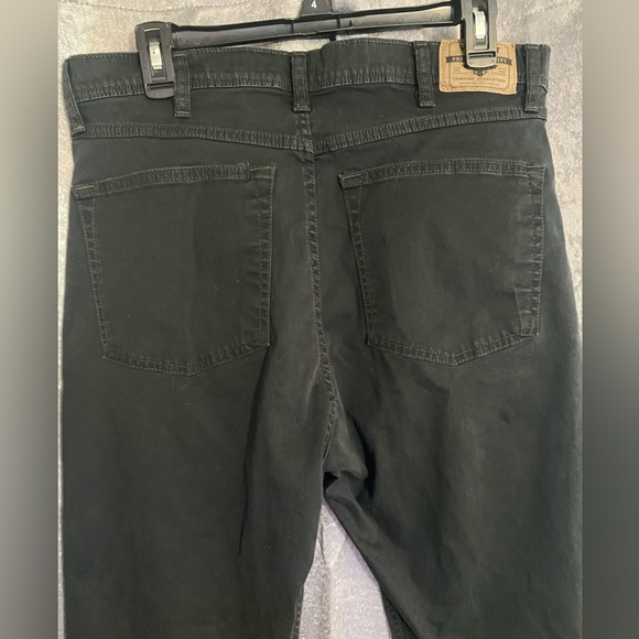 Men’s Wrangler Straight Fit Black Stretch Pants - Picture 3 of 8